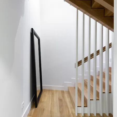 Guestready - Stylish Duplex With Private Balcony In Downtown Oporto